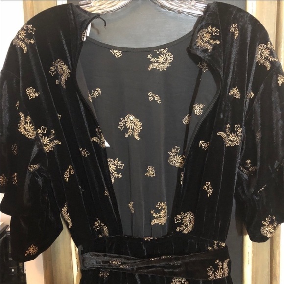 Lost + Wander Black Velvet Embroidered Mini Dress Ruffle Hem Size Large NWT - Picture 10 of 15